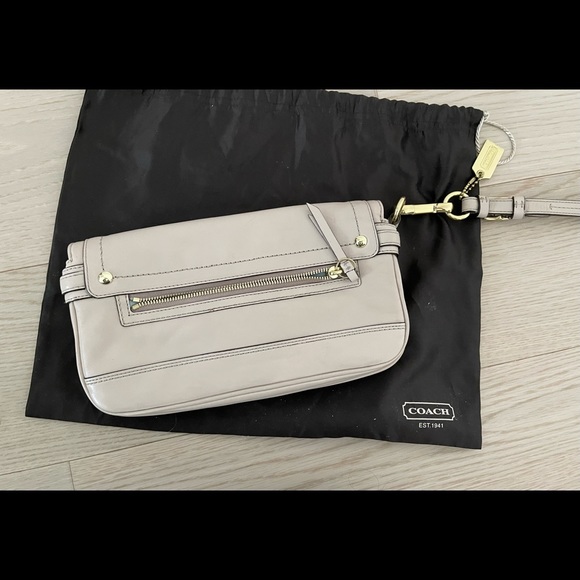 Coach leather wristlet in nude - Picture 3 of 5